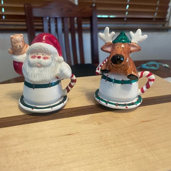 Omnibus Christmas Reindeer salt & pepper shakers - Picture 1 of 8